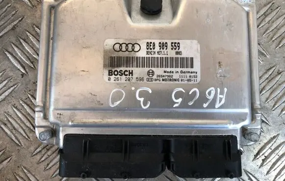 Audi A6 S6 C5 4B Engine control unit/module 8E0909559 26SA7962 0261207596