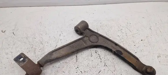 Citroen Xsara Picasso Front lower control arm/wishbone 