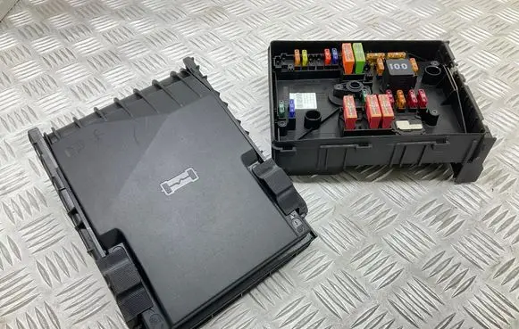 Skoda Yeti (5L) Fuse box set 1K0937125D 1K0937132F