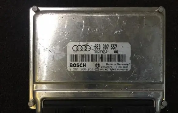 Audi A4 S4 B6 8E 8H Engine control unit/module 0261206051 8e0907557