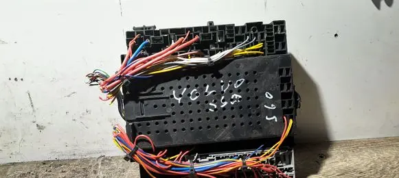 Volvo V70 Fuse module 8645410