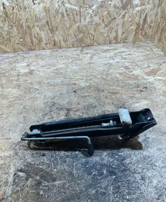 Mercedes-Benz ML W164 Tool set A1645800018