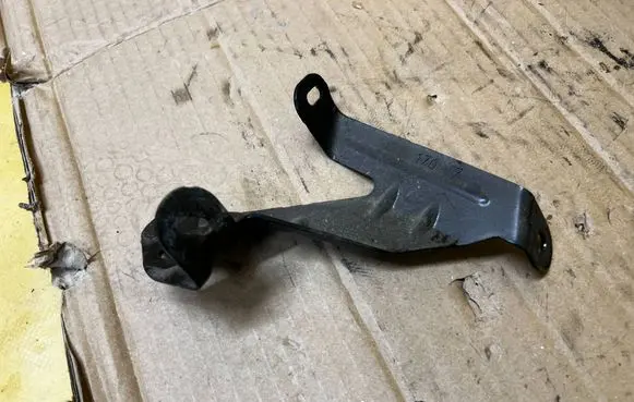 Citroen C4 II Picasso Engine mounting bracket 9802537680