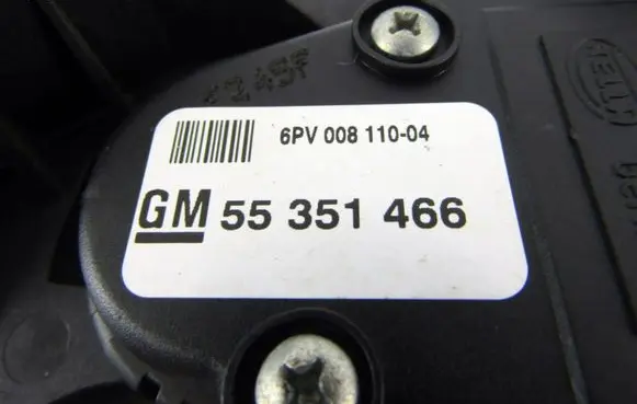 Opel Tigra B Accelerator throttle pedal 55351466