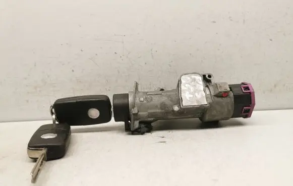 Volkswagen PASSAT B5.5 Ignition lock 4B0905851C