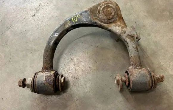 Toyota Land Cruiser (J100) Front control arm