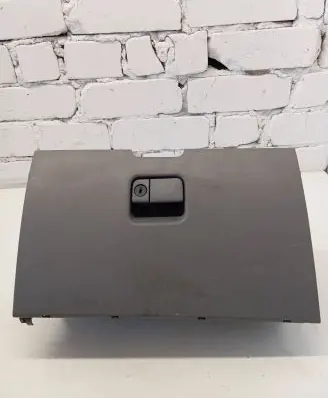 Ford Ranger Glove box lid/cover UR7964161