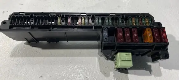 BMW 5 E60 E61 Fuse module 25613290