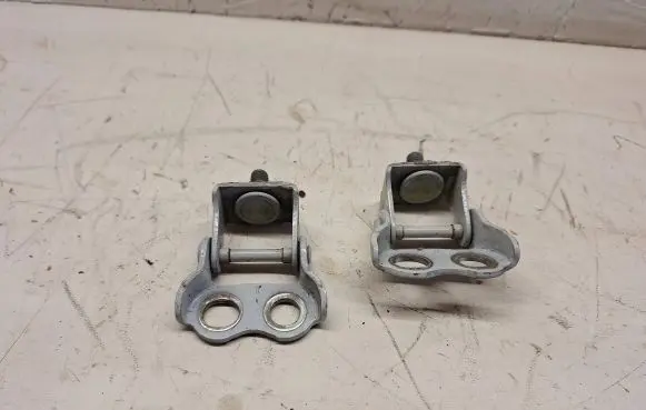 Toyota Yaris Tailgate/trunk/boot hinge