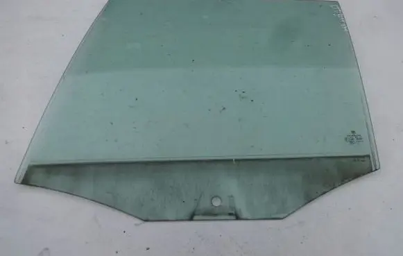 Volkswagen Tiguan Sliding door window/glass 