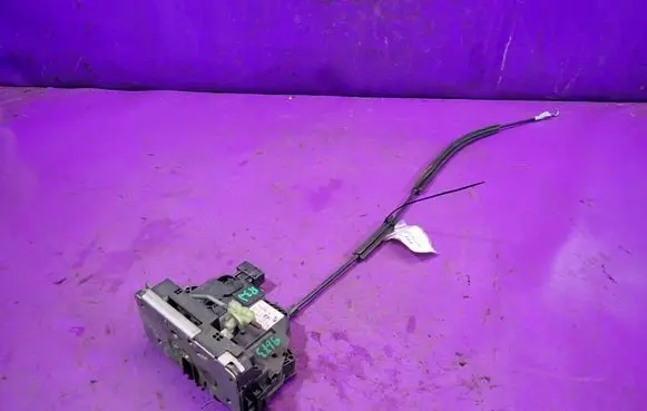 Opel Corsa D Front door lock 