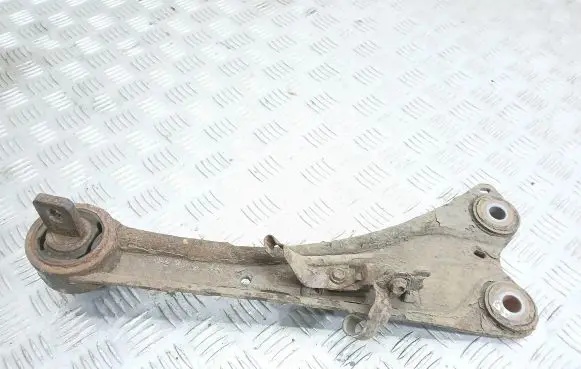Toyota Avensis T270 Rear upper control arm/wishbone