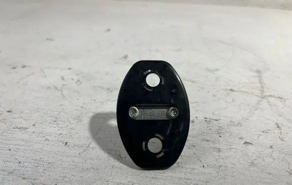 Audi Q3 8U Front door lock loop/hook striker 8T0837033