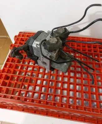 Audi A8 S8 D2 4D ABS Pump 8E0614111M