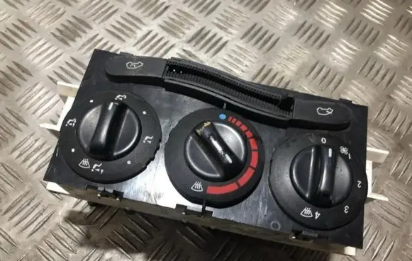 Mercedes-Benz A W168 Climate control unit 1688300385