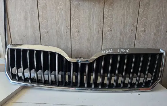 Skoda Superb B6 (3T) Front bumper upper radiator grill 3T0853668B