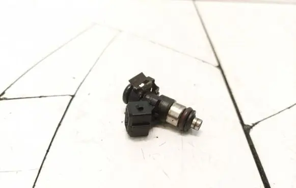 Dacia Sandero Fuel injector 0280158046 8200292590