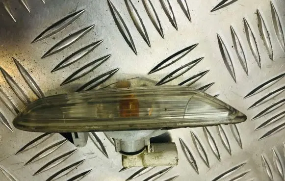 BMW 3 E90 E91 Front fender indicator light 63137253326