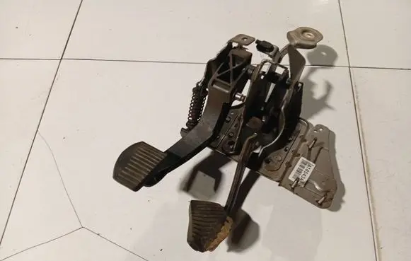 Peugeot 308 Brake pedal 