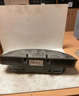 Volkswagen PASSAT B5.5 Speedometer (instrument cluster) 3B0920805A 201100052313 VWZ7Z0Y3062987