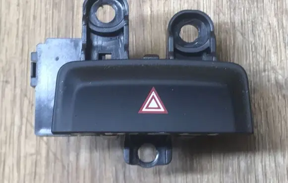 Maserati Ghibli Hazard light switch 670071372