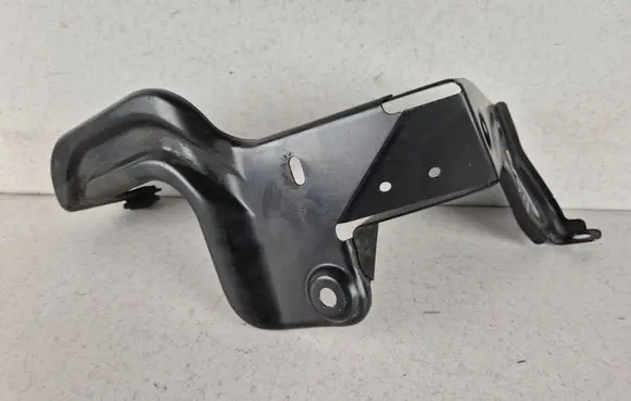 Audi A6 S6 C6 4F Intercooler pipe mounting bracket 4F0145814