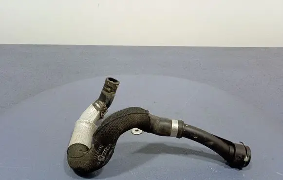 Volkswagen Touareg II Engine coolant pipe/hose 7P6122109C