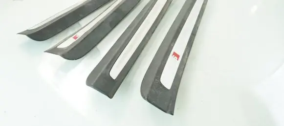 Audi Q7 4L Side skirt front trim 