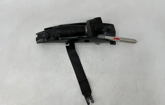 Volvo V70 Front seatbelt 39865060