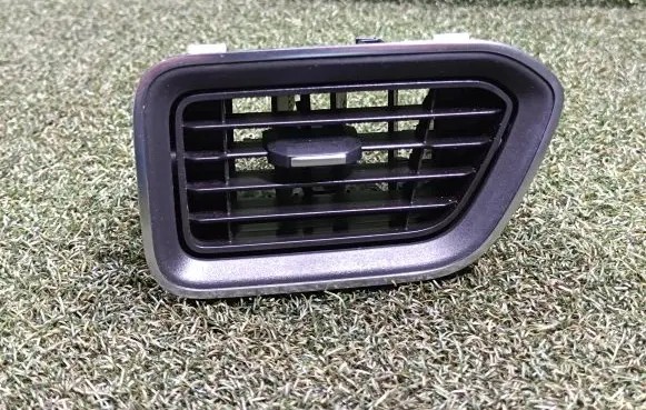 Renault Master III Dashboard air vent grill cover trim 687518035R
