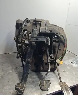 Volkswagen Transporter - Caravelle T4 Pedal assembly 701863939A