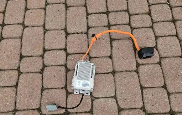 Opel Combo E Voltage converter inverter 9820452180