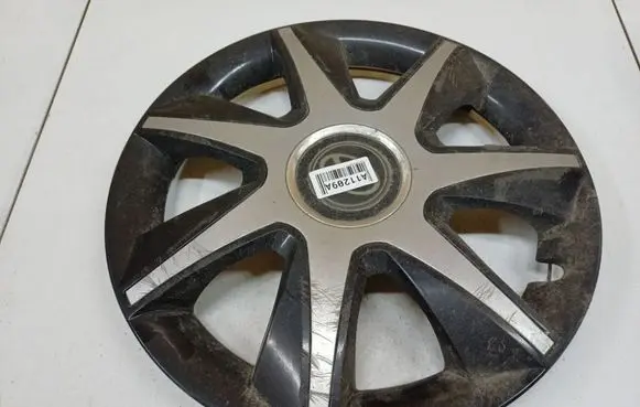 Toyota Yaris R14 wheel hub/cap/trim 