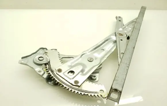 Mitsubishi ASX Front window lifting mechanism without motor