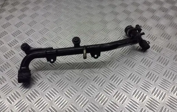 Volkswagen PASSAT B5 Engine coolant pipe/hose