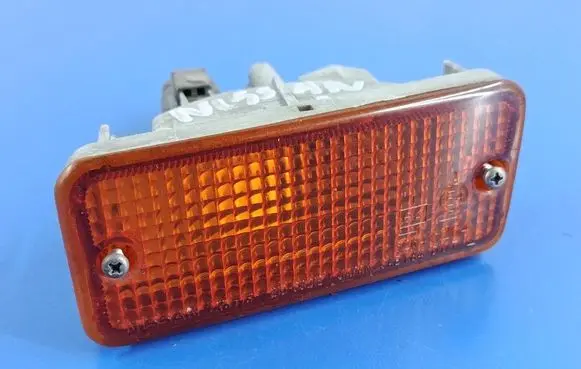Nissan Bluebird Front indicator light 