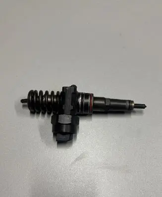 Volkswagen PASSAT B5.5 Fuel injector 038130073
