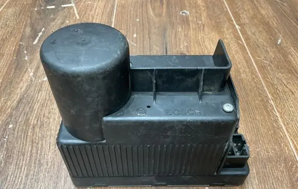 Mercedes-Benz C W202 Central locking vacuum pump 2028000948