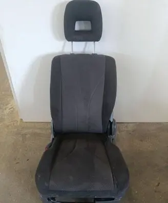 Mazda MPV II LW Rear seat