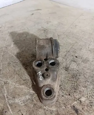 Volkswagen PASSAT B5 Rear axle beam mounts housing 4B0501522E