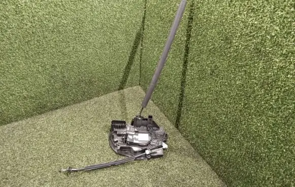 Land Rover Defender Front door lock P8B2203A28DB P8B2203A28