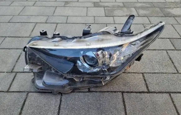 Toyota Auris E180 Headlight/headlamp 8115002K30