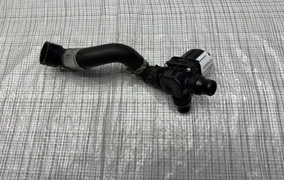 Maserati GranTurismo Water pump 6701798260
