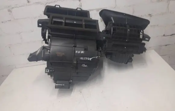 Hyundai Veloster Interior heater climate box assembly housing 