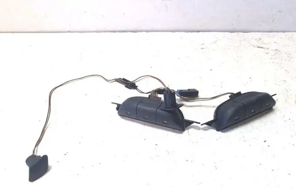 Opel Zafira A Steering wheel buttons/switches 90561159