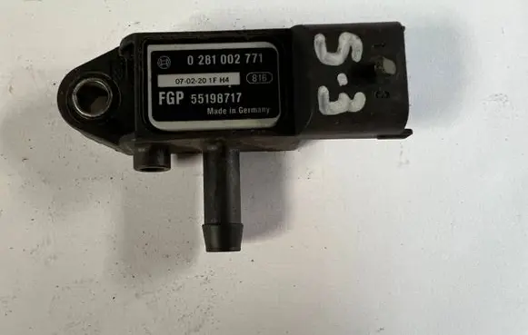Saab 9-5 Exhaust gas pressure sensor 55198717 0702201FH4 0281002771