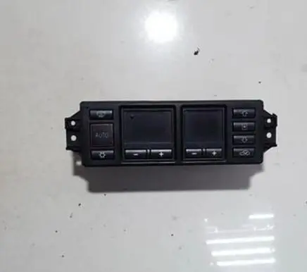 Audi A4 S4 B5 8D Climate control unit 8L0820043 5HB007604-D