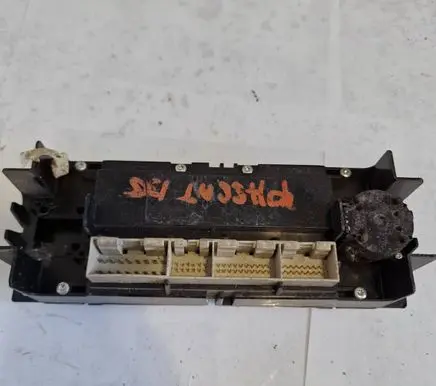 Volkswagen PASSAT B5 Climate control unit