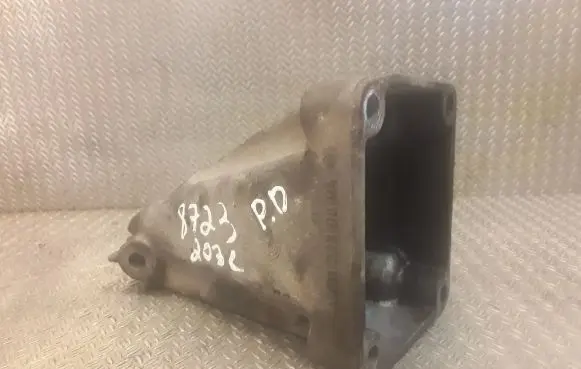 Mercedes-Benz C W203 Engine mounting bracket 6112230804