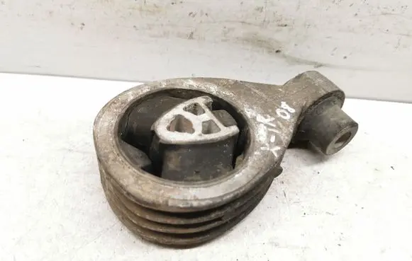 Nissan X-Trail T31 Engine mount bracket